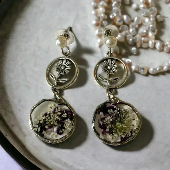 Handcrafted Silver-Tone Floral Dangle Earrings with Pressed Flowers and Pearls - Picture 3 of 3